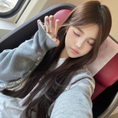 哇塞！2025新款独特气质小众ins风女头精选 女生头像 第3张