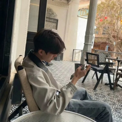 私藏ins高级小众男生头像|高级感拉满的帅气款 男生头像 第8张 私藏ins高级小众男生头像|高级感拉满的帅气款 男生头像 第8张