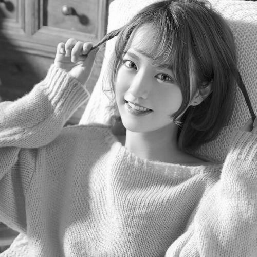 宝藏！高清美女黑白头像大合集来啦 女生头像 第8张