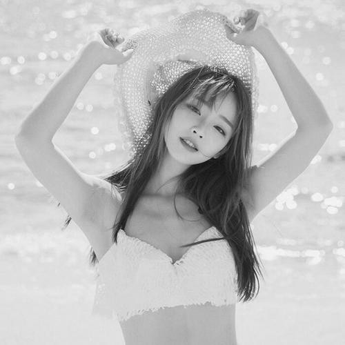 宝藏！高清美女黑白头像大合集来啦 女生头像 第6张