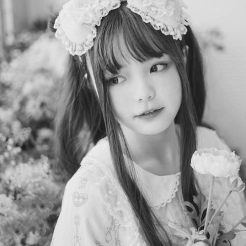 宝藏！高清美女黑白头像大合集来啦 女生头像 第7张