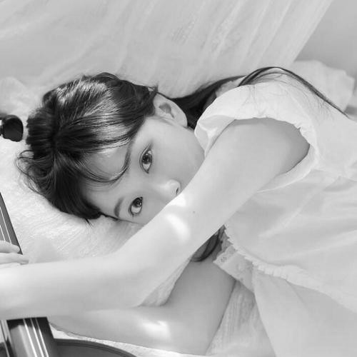宝藏！高清美女黑白头像大合集来啦 女生头像 第3张