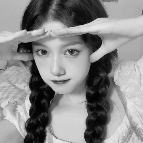 宝藏！高清美女黑白头像大合集来啦 女生头像 第22张