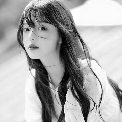 宝藏！高清美女黑白头像大合集来啦 女生头像 第37张