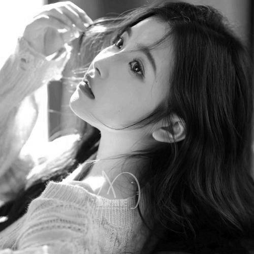 宝藏！高清美女黑白头像大合集来啦 女生头像 第36张