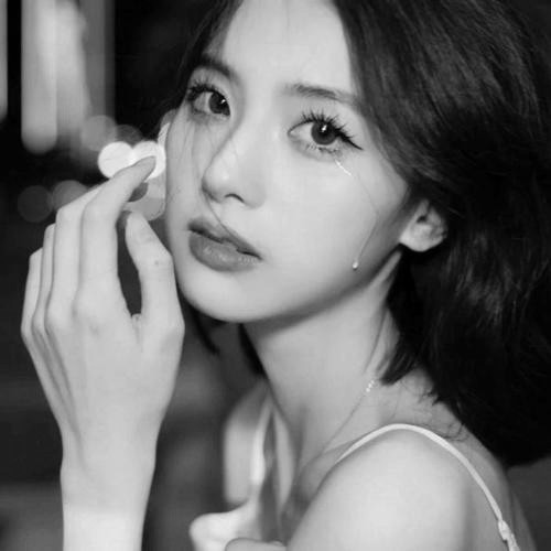 宝藏！高清美女黑白头像大合集来啦 女生头像 第51张