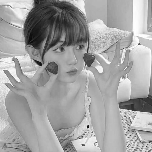 宝藏！高清美女黑白头像大合集来啦 女生头像 第44张