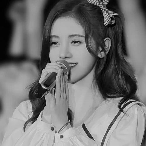 宝藏！高清美女黑白头像大合集来啦 女生头像 第46张