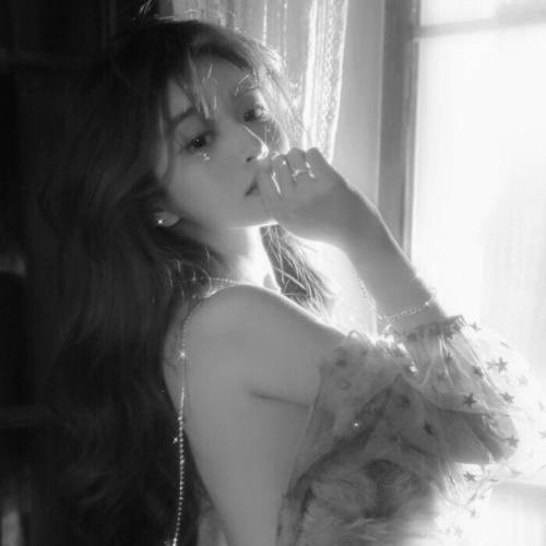 宝藏！高清美女黑白头像大合集来啦 女生头像 第48张