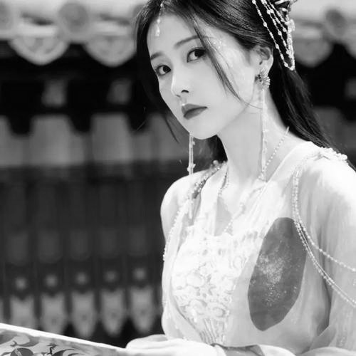 宝藏！高清美女黑白头像大合集来啦 女生头像 第55张