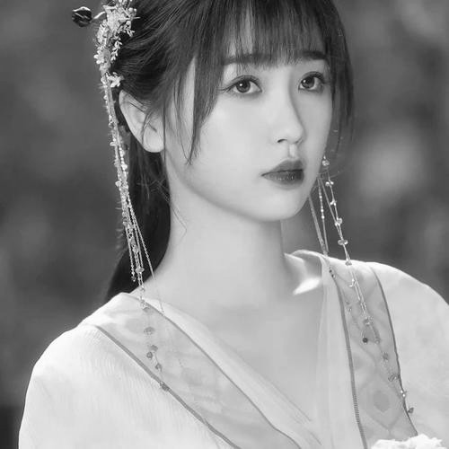 宝藏！高清美女黑白头像大合集来啦 女生头像 第58张