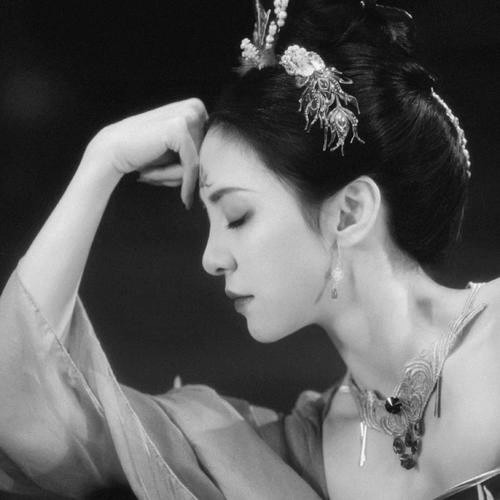 宝藏！高清美女黑白头像大合集来啦 女生头像 第57张