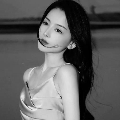 宝藏！高清美女黑白头像大合集来啦 女生头像 第75张