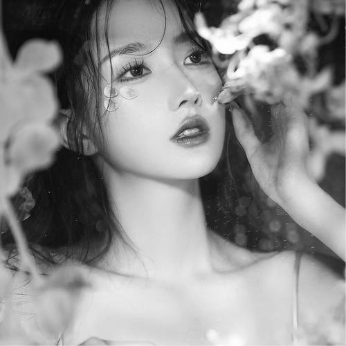 宝藏！高清美女黑白头像大合集来啦 女生头像 第67张
