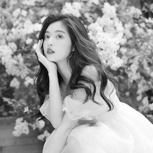 宝藏！高清美女黑白头像大合集来啦 女生头像 第83张
