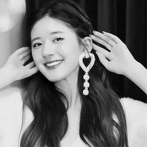 宝藏！高清美女黑白头像大合集来啦 女生头像 第87张