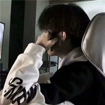 被帅晕😵‍💫 这些ins风高级质感男头像太绝啦 男生头像 第16张