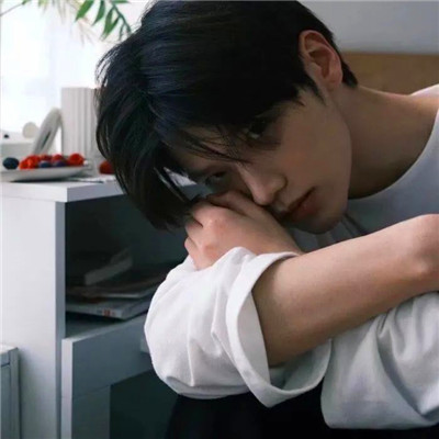被帅晕😵‍💫 这些ins风高级质感男头像太绝啦 男生头像 第54张