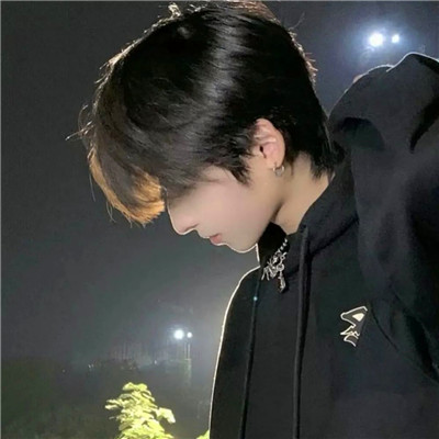 被帅晕😵‍💫 这些ins风高级质感男头像太绝啦 男生头像 第55张