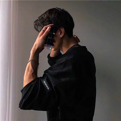 被帅晕😵‍💫 这些ins风高级质感男头像太绝啦 男生头像 第67张