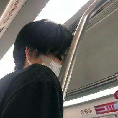 被帅晕😵‍💫 这些ins风高级质感男头像太绝啦 男生头像 第68张