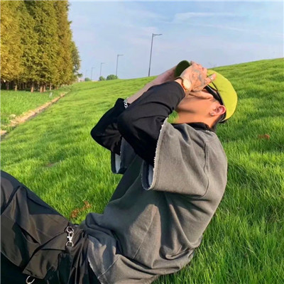 被帅晕😵‍💫 这些ins风高级质感男头像太绝啦 男生头像 第70张
