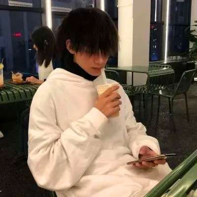 被帅晕😵‍💫 这些ins风高级质感男头像太绝啦 男生头像 第96张