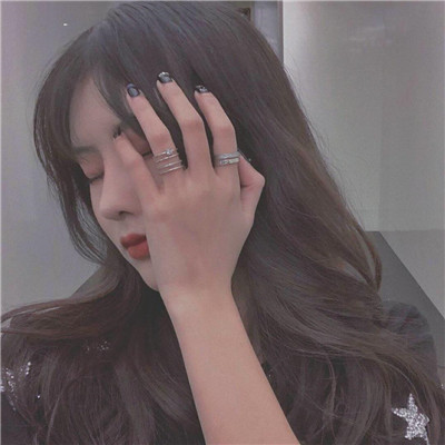 😍慵懒冷淡风女生微信头像大集合 女生头像 第14张