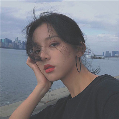 😍慵懒冷淡风女生微信头像大集合 女生头像 第12张