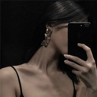 😍慵懒冷淡风女生微信头像大集合 女生头像 第24张