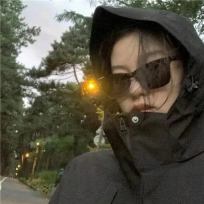 😍慵懒冷淡风女生微信头像大集合 女生头像 第70张