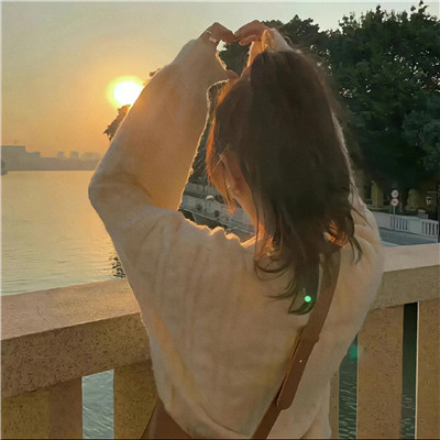 😍慵懒冷淡风女生微信头像大集合 女生头像 第91张