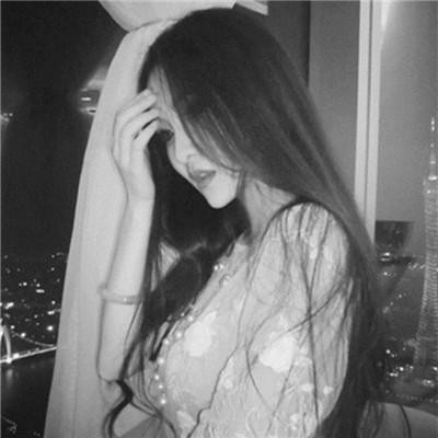 黑白世界里的慵懒冷淡风女生头像✨ 女生头像 第29张