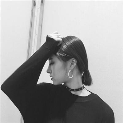 黑白世界里的慵懒冷淡风女生头像✨ 女生头像 第33张