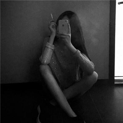 黑白世界里的慵懒冷淡风女生头像✨ 女生头像 第30张