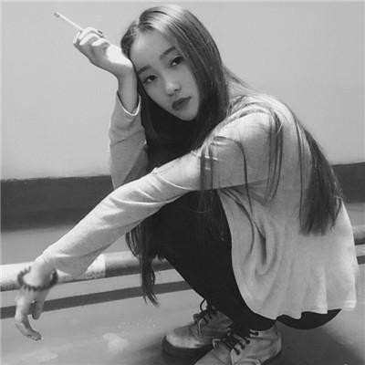 黑白世界里的慵懒冷淡风女生头像✨ 女生头像 第35张