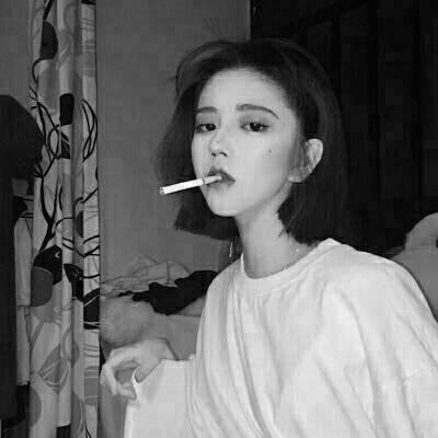 黑白世界里的慵懒冷淡风女生头像✨ 女生头像 第54张