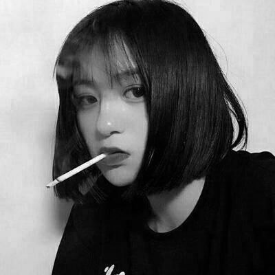 黑白世界里的慵懒冷淡风女生头像✨ 女生头像 第60张