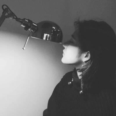 黑白世界里的慵懒冷淡风女生头像✨ 女生头像 第51张