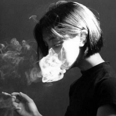 黑白世界里的慵懒冷淡风女生头像✨ 女生头像 第58张