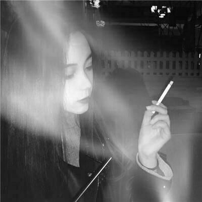 黑白世界里的慵懒冷淡风女生头像✨ 女生头像 第59张