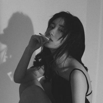 黑白世界里的慵懒冷淡风女生头像✨ 女生头像 第65张