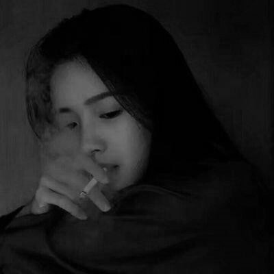 黑白世界里的慵懒冷淡风女生头像✨ 女生头像 第64张