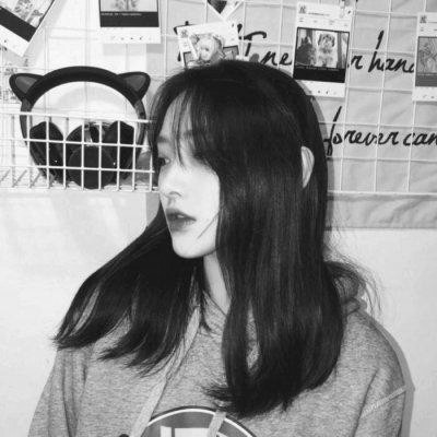 黑白世界里的慵懒冷淡风女生头像✨ 女生头像 第72张