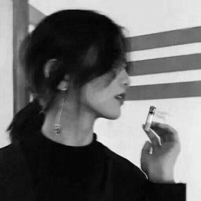 黑白世界里的慵懒冷淡风女生头像✨ 女生头像 第63张
