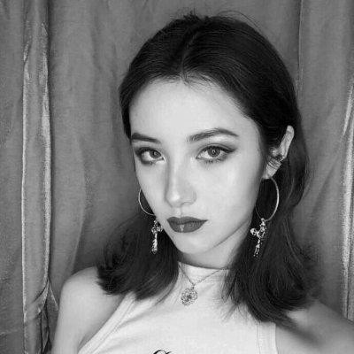 黑白世界里的慵懒冷淡风女生头像✨ 女生头像 第66张