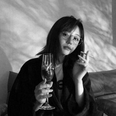 黑白世界里的慵懒冷淡风女生头像✨ 女生头像 第61张