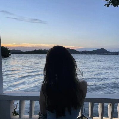 仙气飘飘的唯美女生背影头像大集合，小众高级氛围感拉满 女生头像 第17张