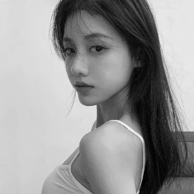 酷飒来袭！黑白高级感女生头像大全 女生头像 第4张
