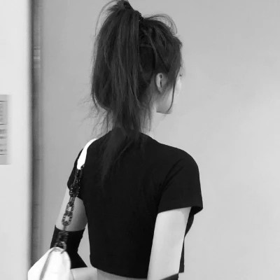 酷飒来袭！黑白高级感女生头像大全 女生头像 第25张
